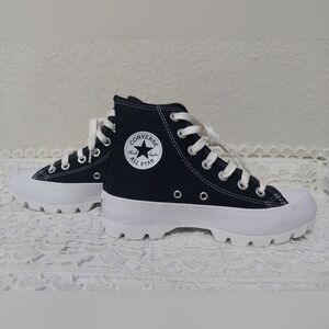 Converse Chuck  Taylor All Star Llugge Hi. Black and white. Woman Size 5 .